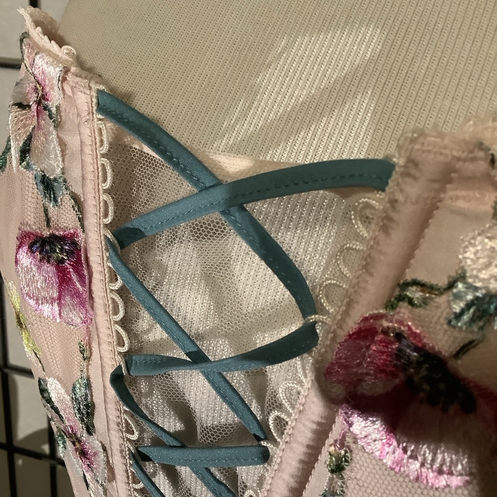 Victoria's Secret Dream Angels Floral Embroidered Bustier Top - Picture 2 of 5